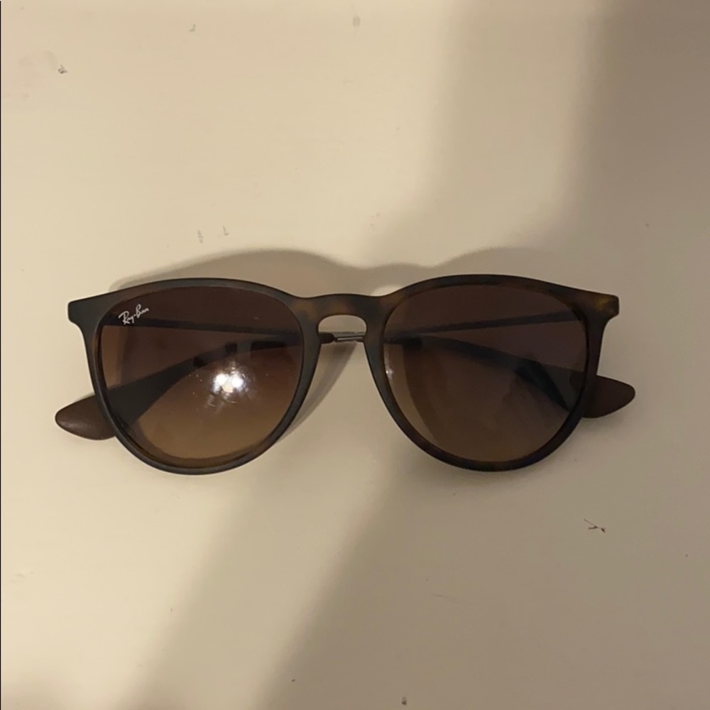 Ray-Ban sunglasses - Picture 2 of 2